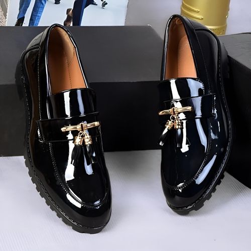 Cooperate shoe