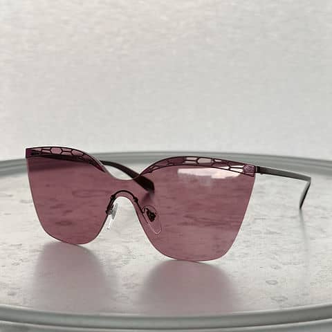 Pink Rimless Scalloped Shield
